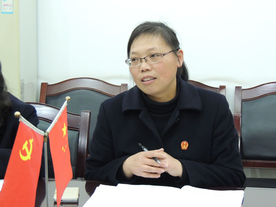 王新雯在会议上传达市第十三次党代会精神_副本.jpg