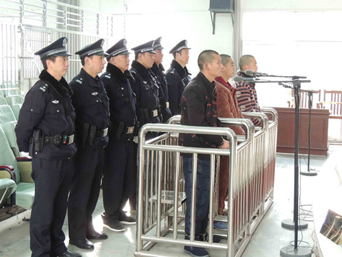 谷城法院当庭宣判聚众斗殴犯罪者1（拍摄：翟璐璐）1111.jpg