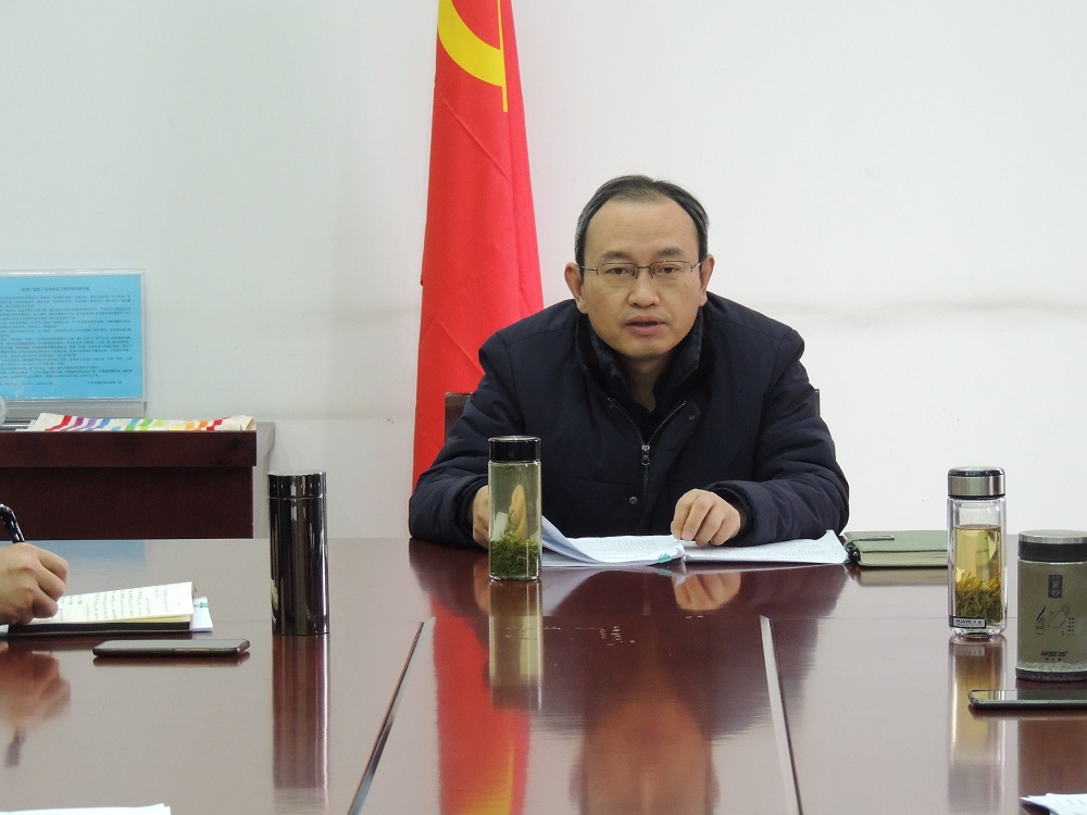 党组书记、院长何仁兵传达会议精神.jpg